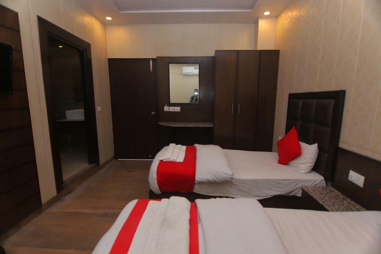 Hotel Sk International Risikés Kültér fotó