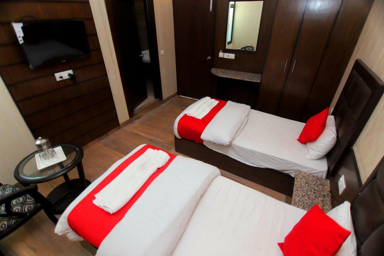 Hotel Sk International Risikés Kültér fotó