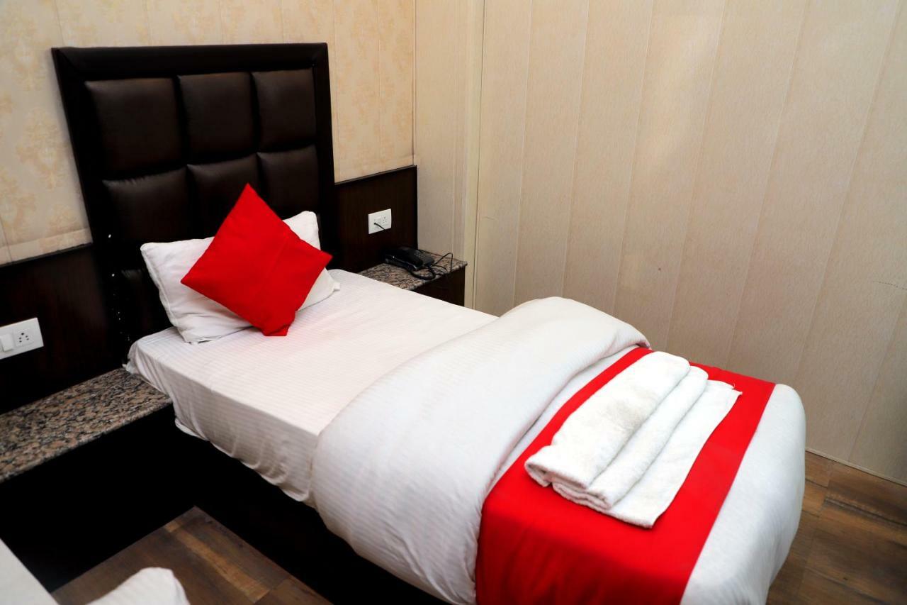 Hotel Sk International Risikés Kültér fotó