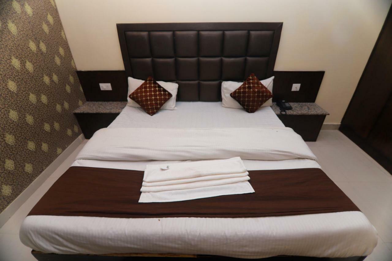 Hotel Sk International Risikés Kültér fotó