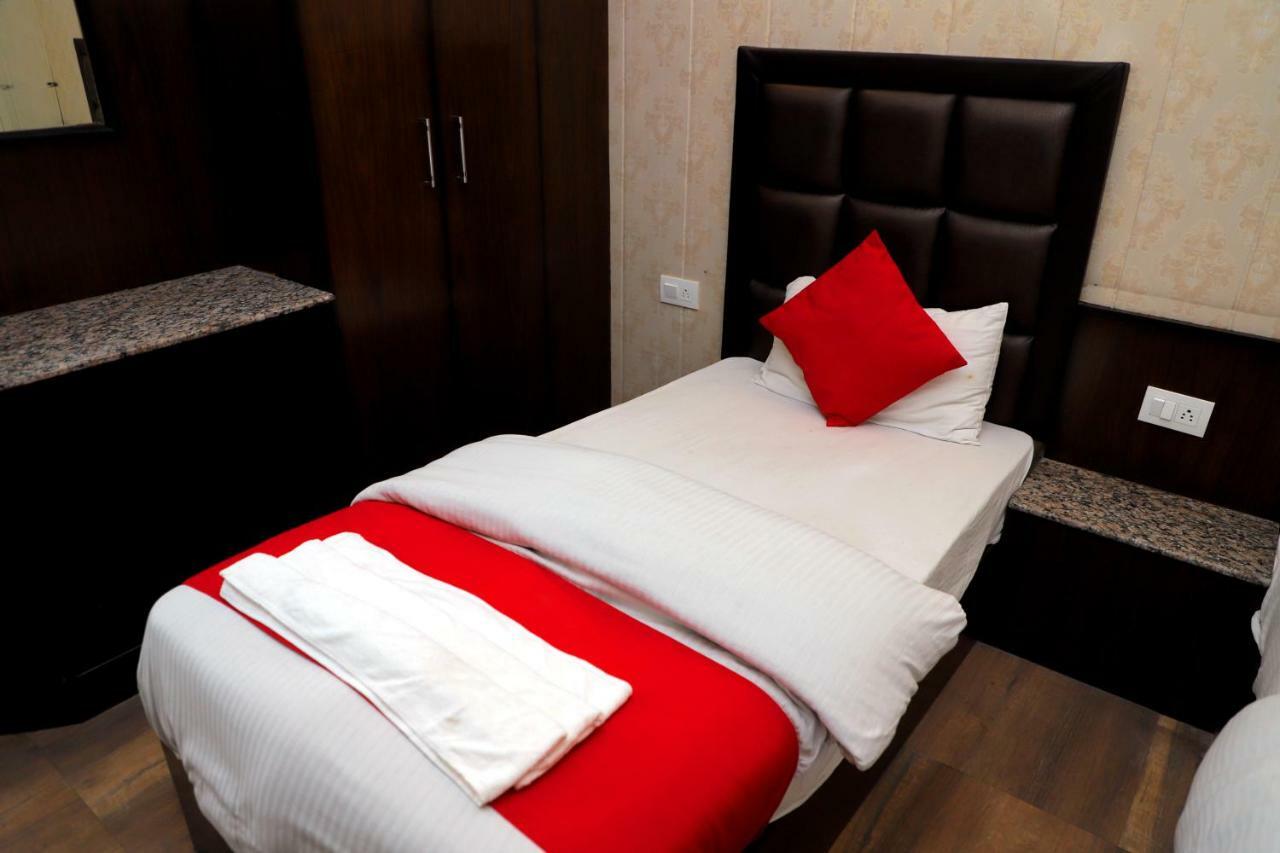 Hotel Sk International Risikés Kültér fotó