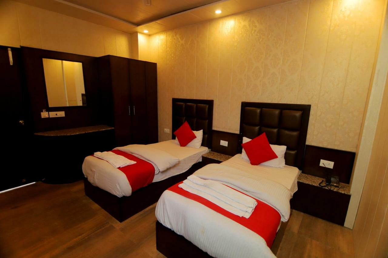 Hotel Sk International Risikés Kültér fotó
